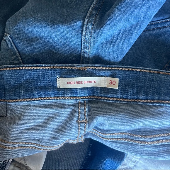 LEVIS high rise shorts - Picture 3 of 3